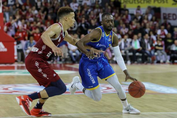 皇马点杀对手，前巴萨高层：他们把VAR变成了篡改比赛的工具